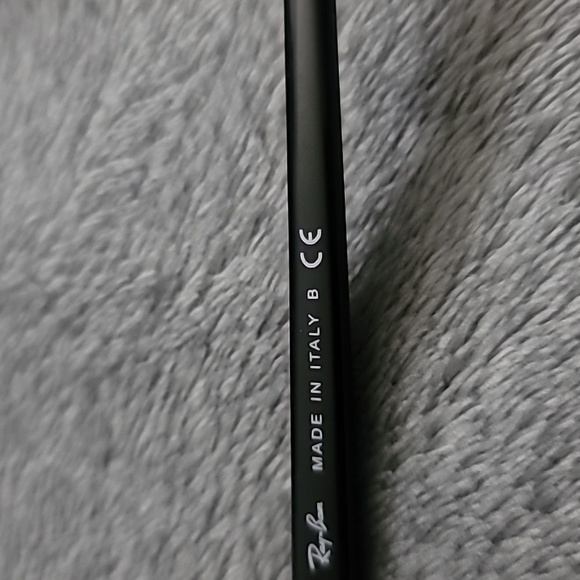 Ray-Ban RB3016 Clubmaster Black Polarized Sunglasses With Case - Picture 4 of 9